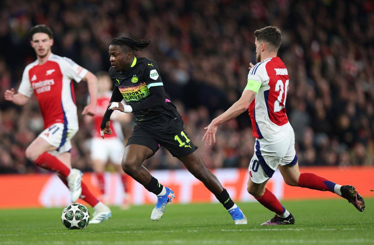 starry starsports-关于今晨NBA常规赛焦点战，巴黎圣日耳曼单刀错失，管理层满意，年轻球员得到机会的信息-starry starsports